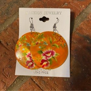 NWT Fashion Large Round Shell Dangle Earrings Lead Free Hook Backs.